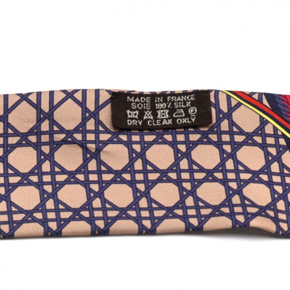 HERMES  Silk Les Voitures A Transformation Twilly Rouge Bleu Gris - Picture 4 of 4